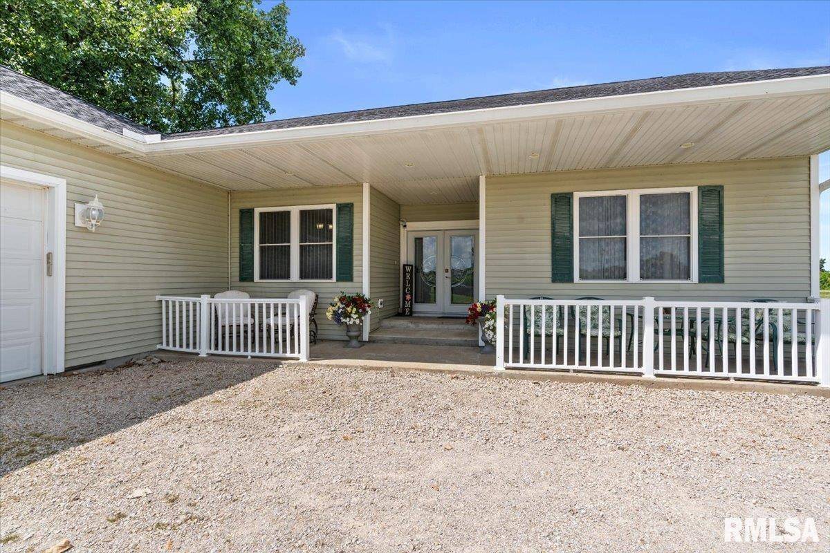 15349 BARBER LN, Athens, IL 62613