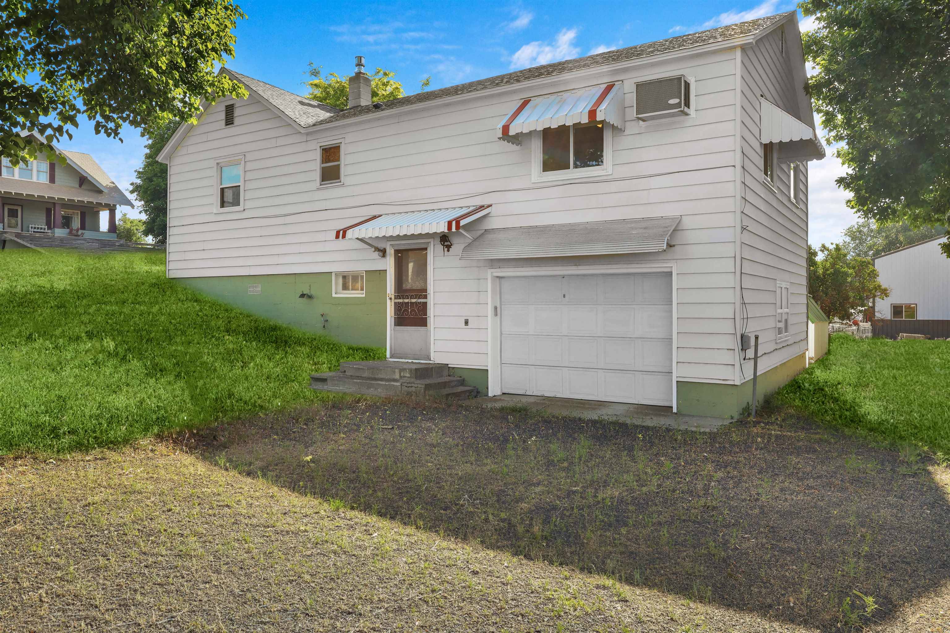 216 W Cole Ave, Wilbur, WA 99185