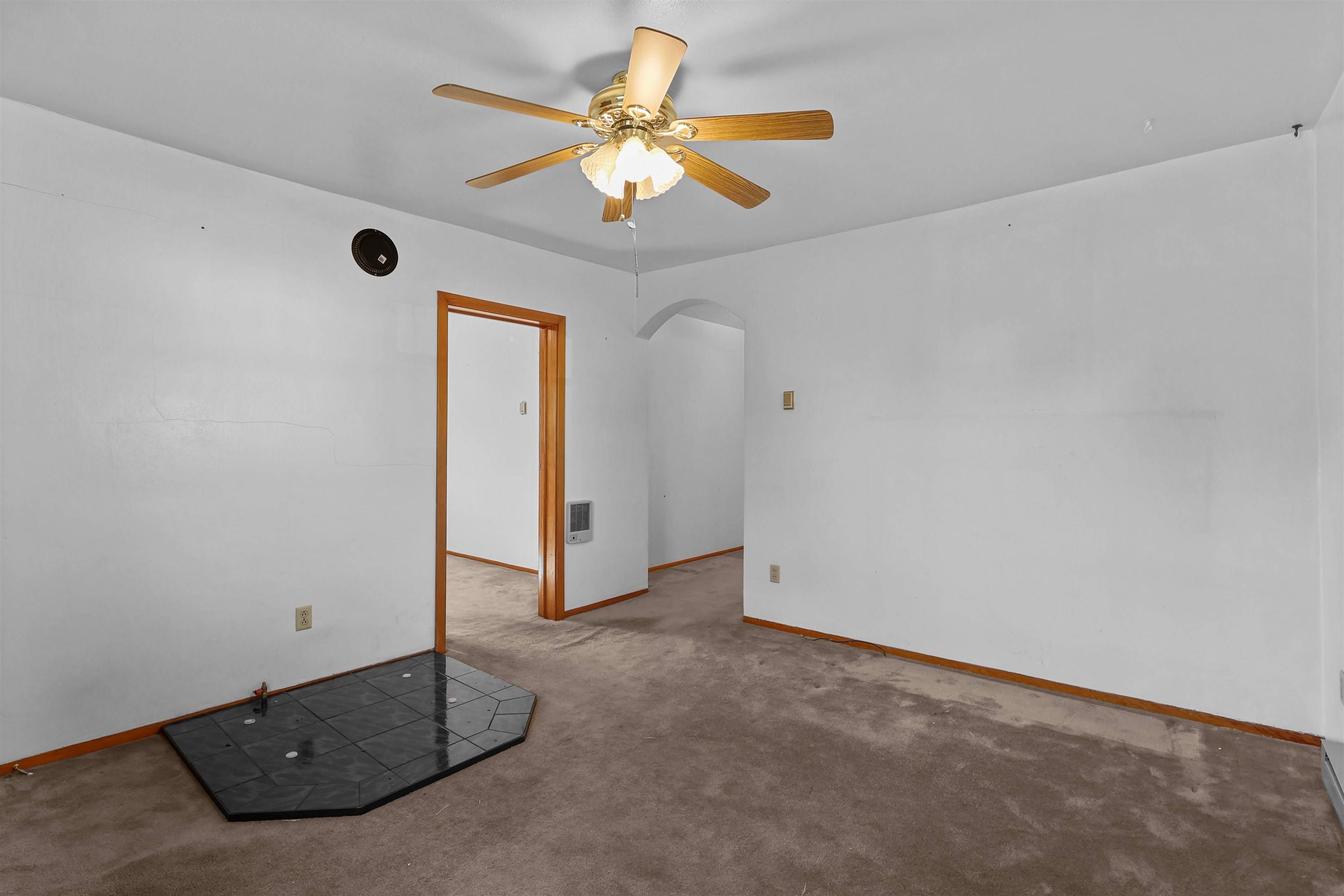 216 W Cole Ave, Wilbur, WA 99185