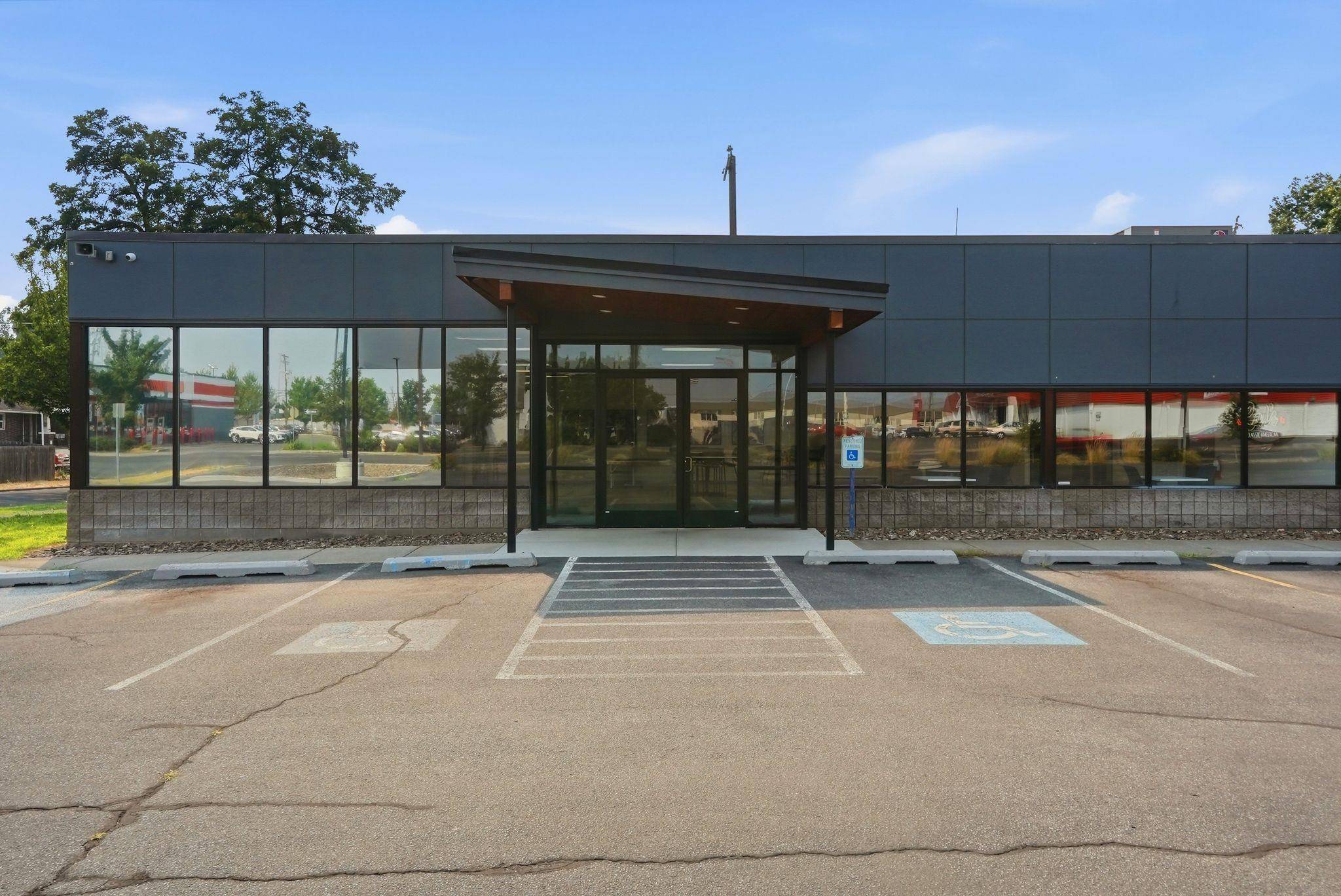 2607 N Division St, Spokane, WA 99207