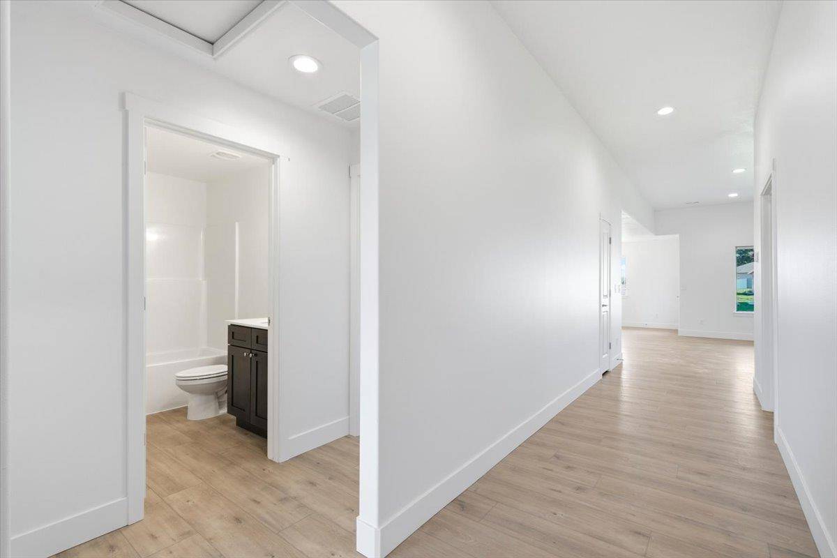 36 W 12th St, Deer Park, WA 99006