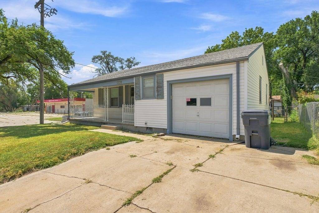 2561 S Hydraulic Ave., Wichita, KS 67216