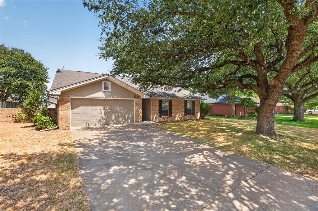 1217 Stonelake Drive, Cleburne, TX 76033