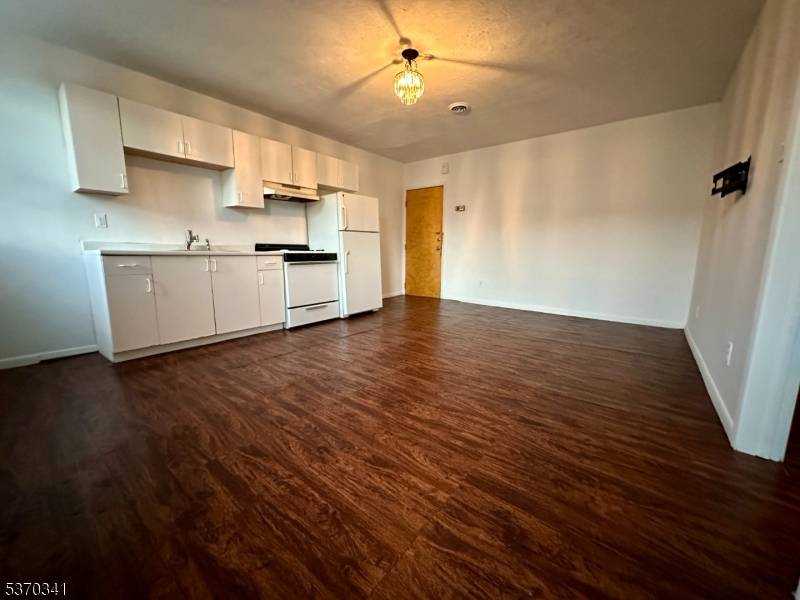 530 Valley Brook Ave, Lyndhurst Twp., NJ 07071