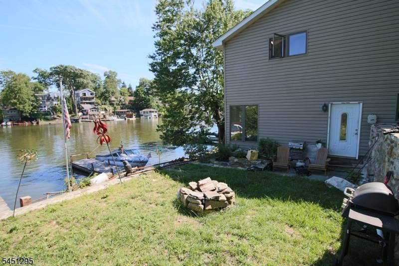 151 Hudson Ave, Hopatcong Boro, NJ 07843