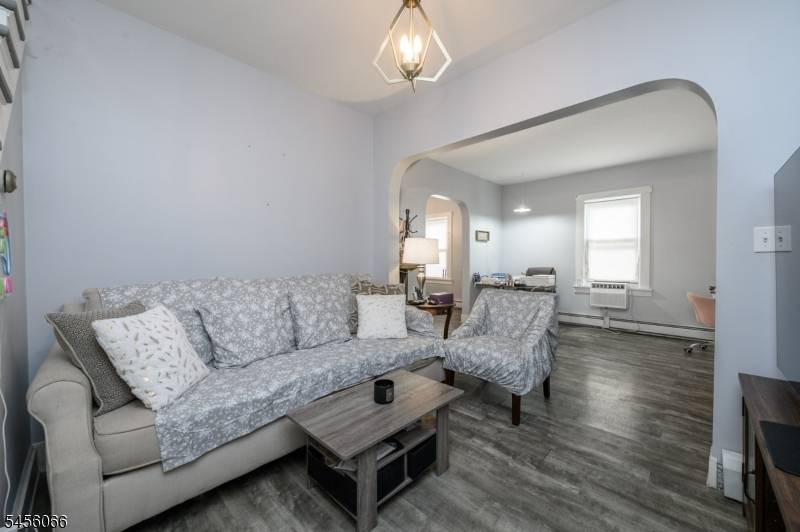 25 Comfort Pl, Clifton City, NJ 07011