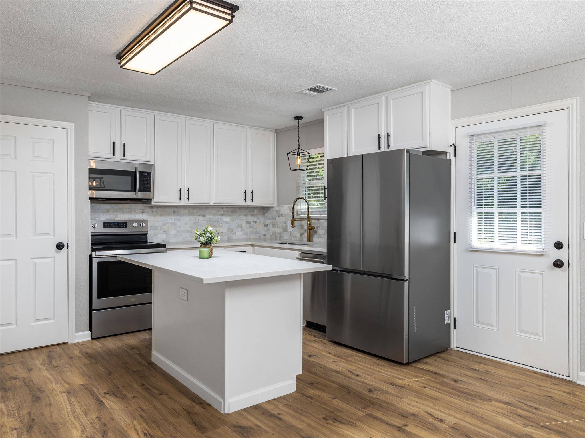 212 E Taylor ST, Thrall, TX 76578