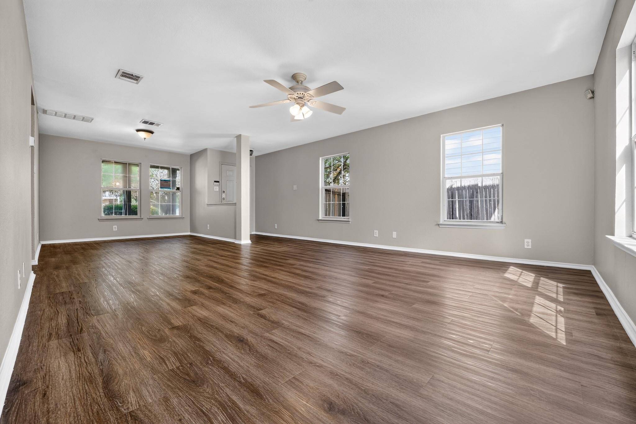 1422 Meadow PKWY, San Marcos, TX 78666