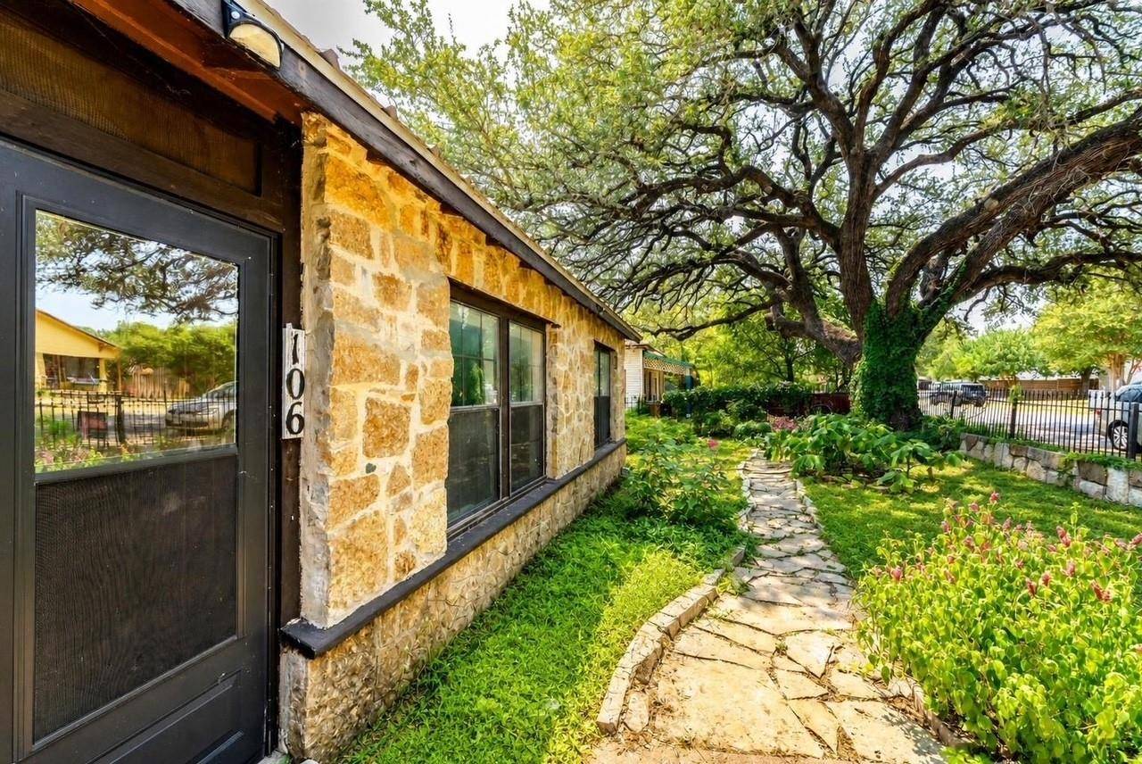 106 N Avenue C, Johnson City, TX 78636