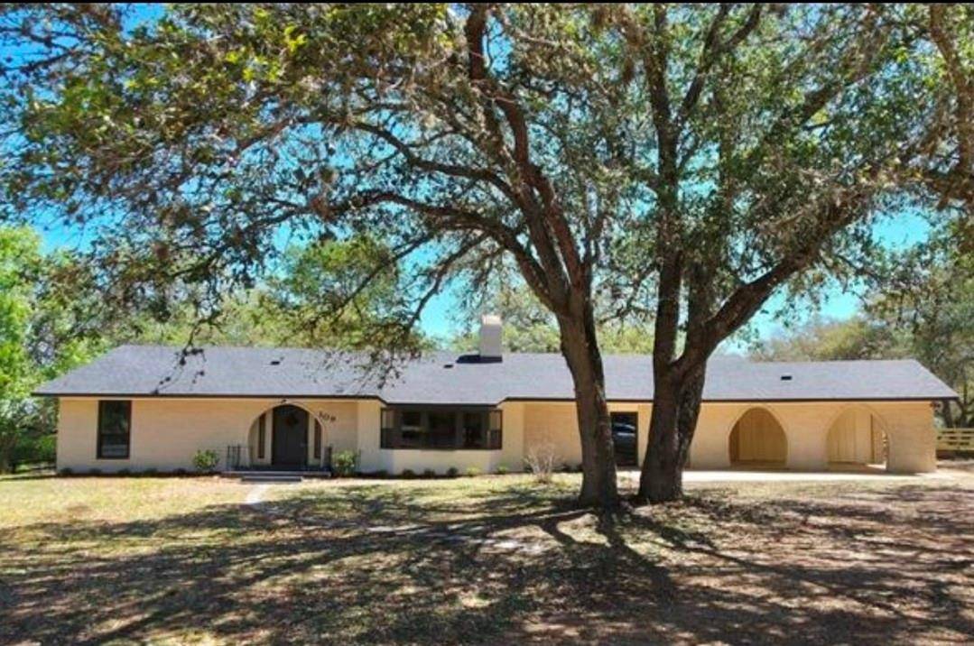 109 Cernosek RD, La Grange, TX 78945