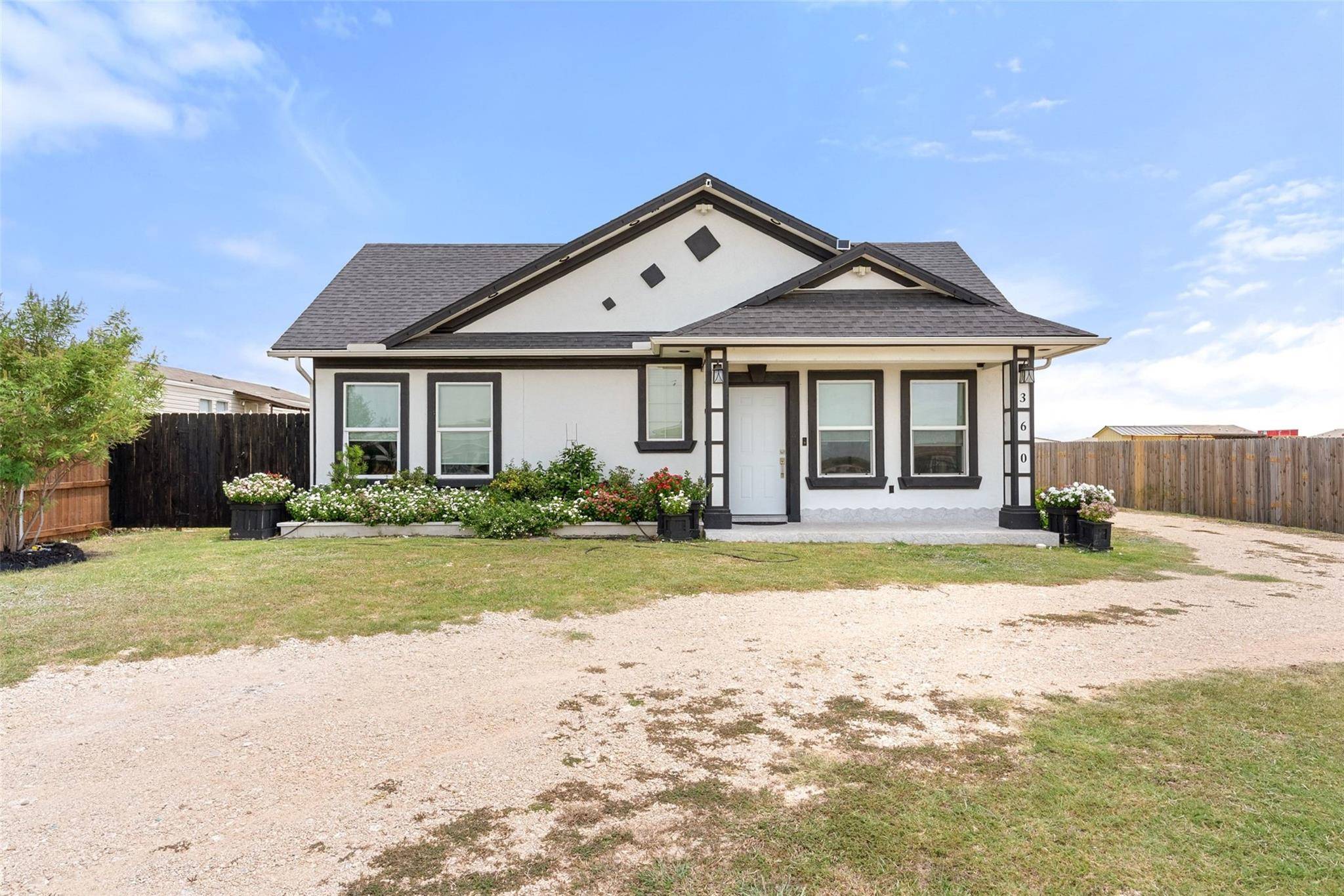 360 Vaquero LN, Kyle, TX 78640