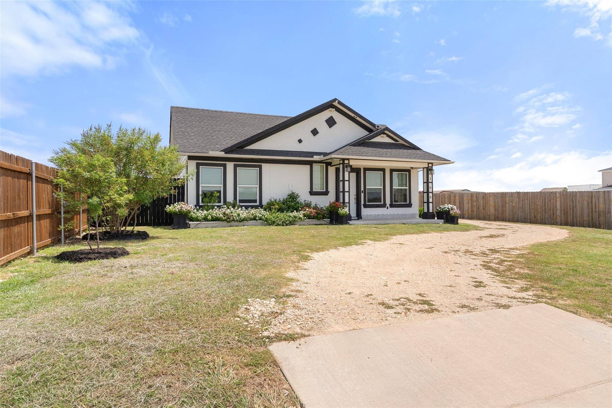 360 Vaquero LN, Kyle, TX 78640