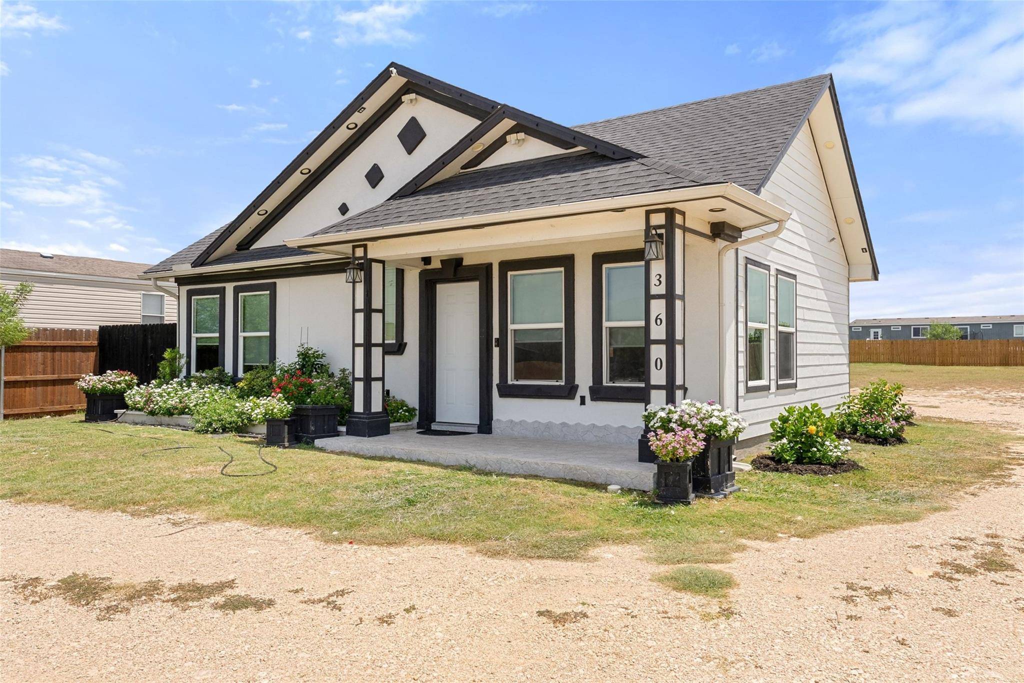 360 Vaquero LN, Kyle, TX 78640
