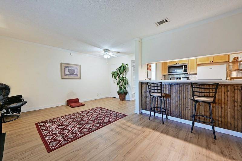711 Eberhart LN #213, Austin, TX 78745