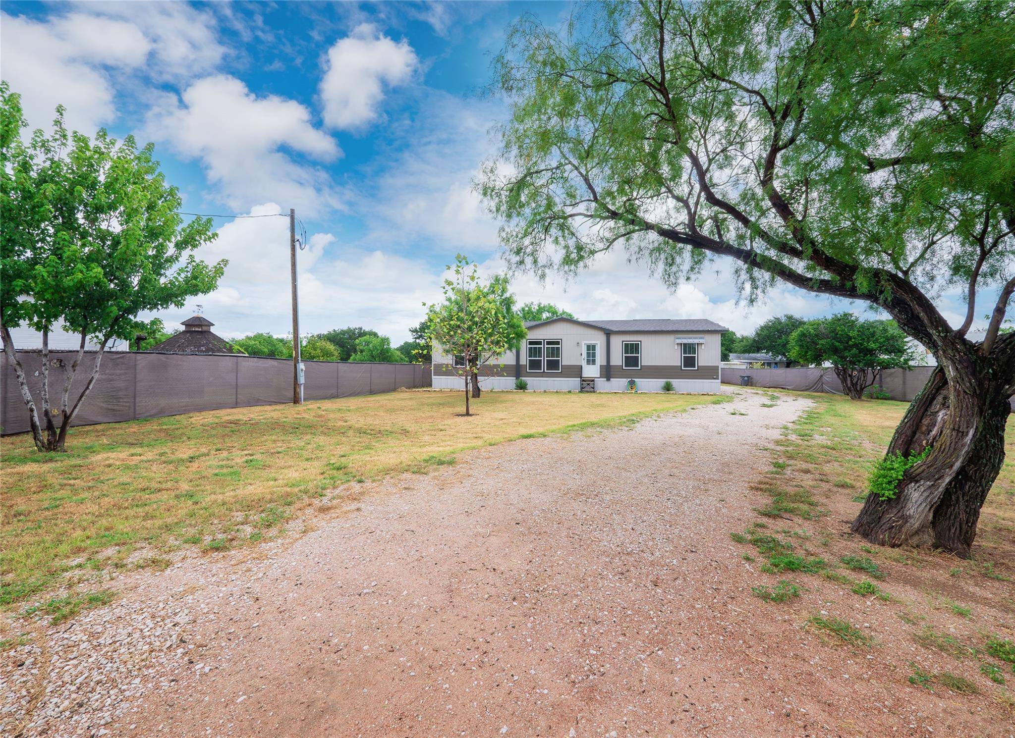 1106 Hi Line DR, Buchanan Dam, TX 78609