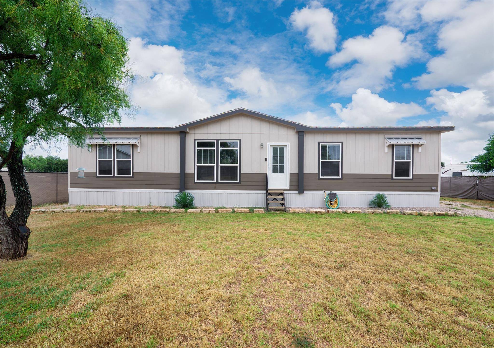 1106 Hi Line DR, Buchanan Dam, TX 78609