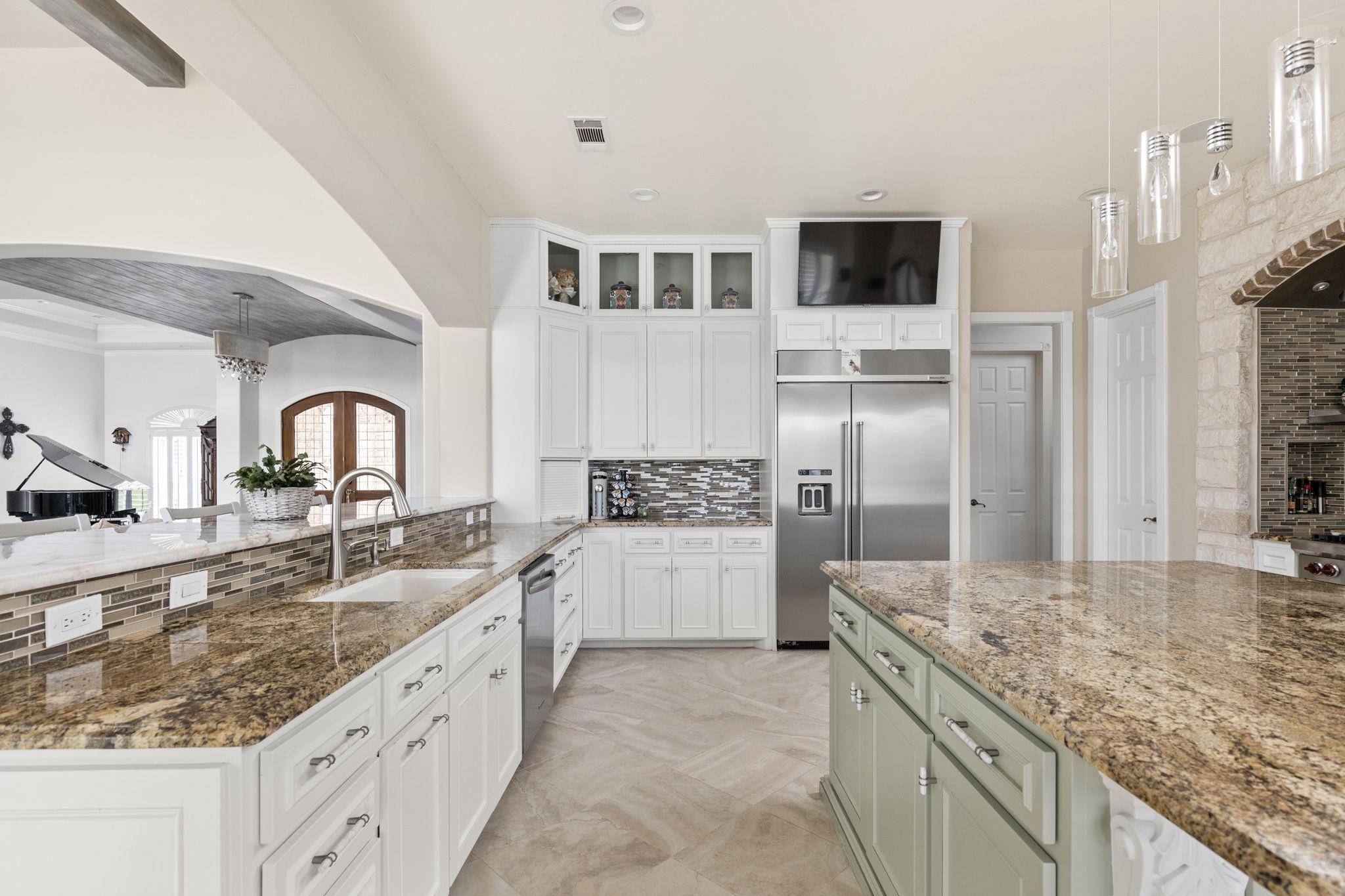 805 Brooks Hollow RD, Lakeway, TX 78734