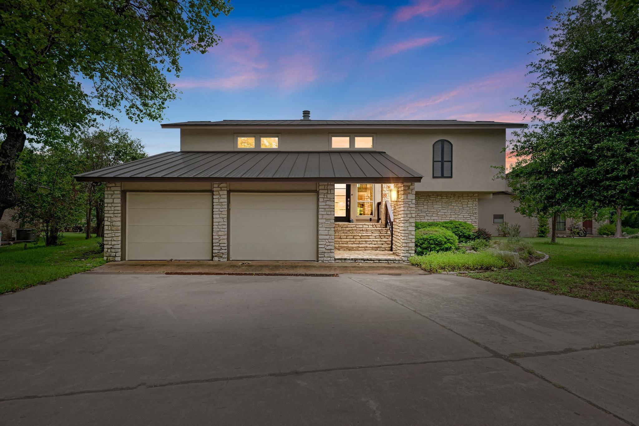 320 Lucy LN, Horseshoe Bay, TX 78657