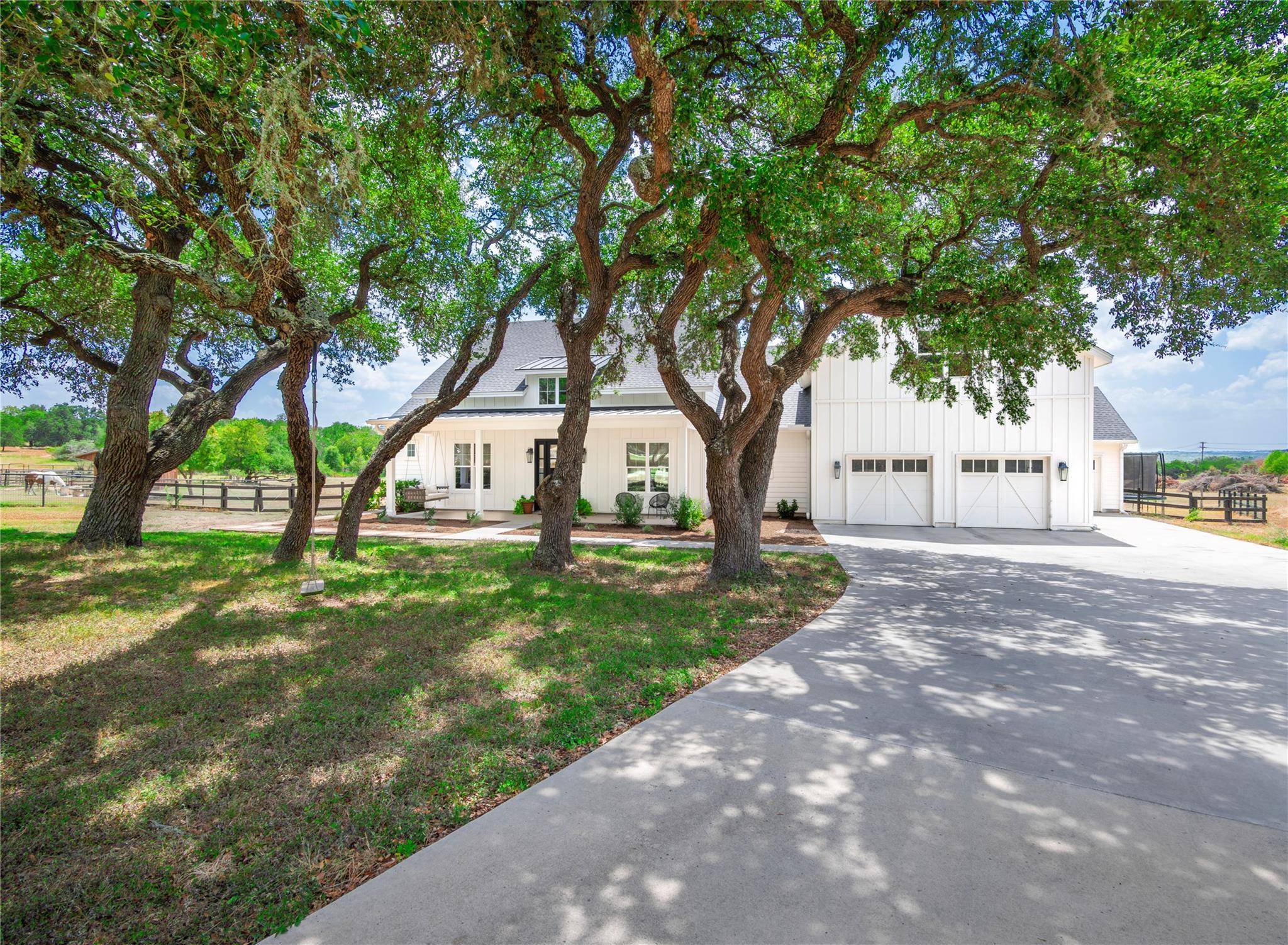 112 Roanoak DR, Dripping Springs, TX 78620