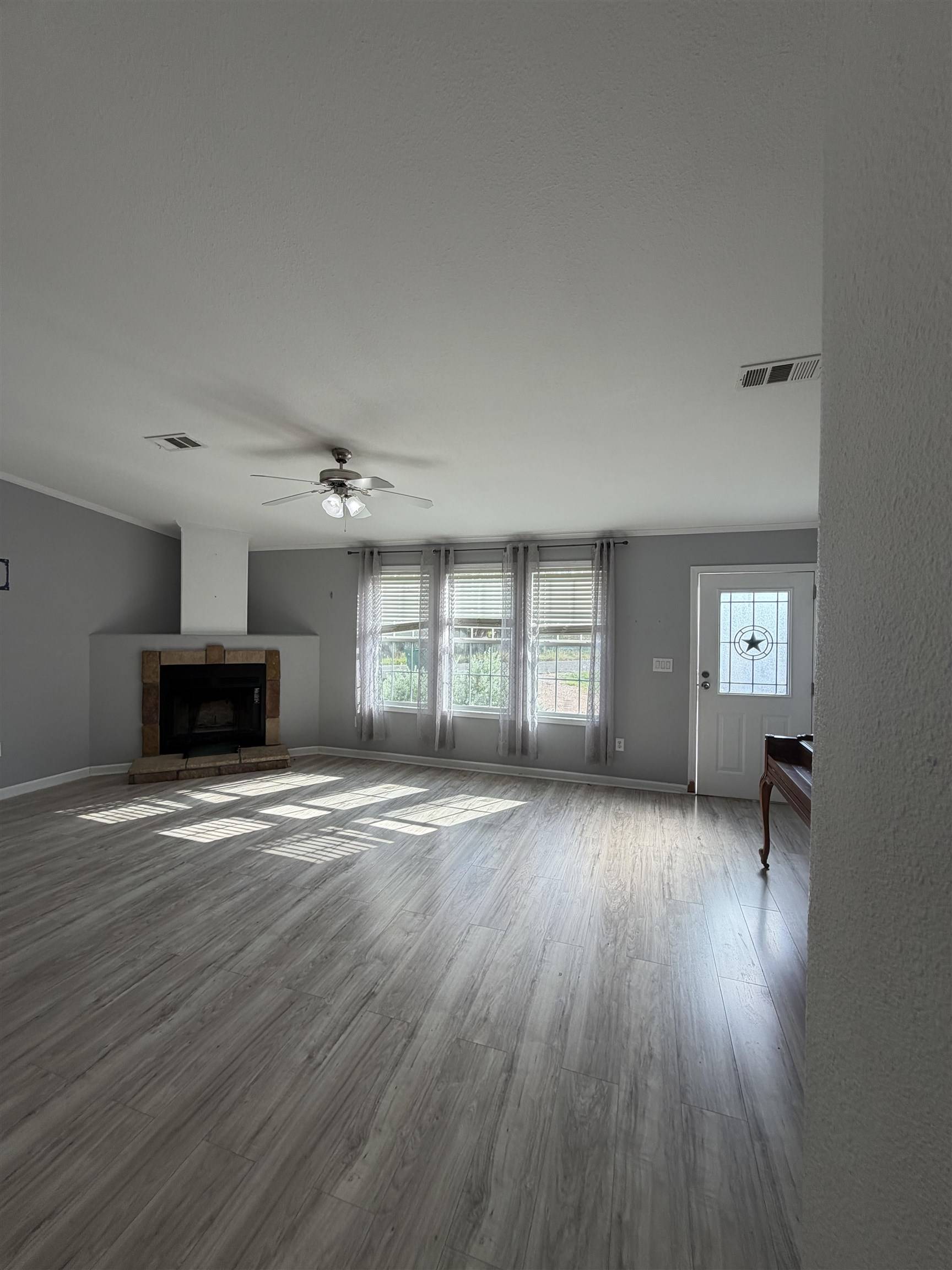 311 E castleshoals DR, Granite Shoals, TX 78654