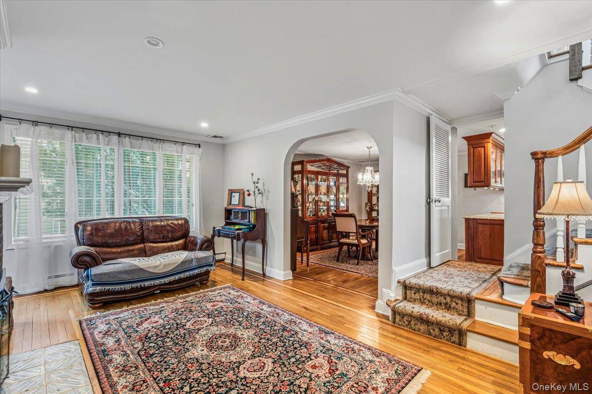 84 Fernwood TER, Garden City, NY 11530