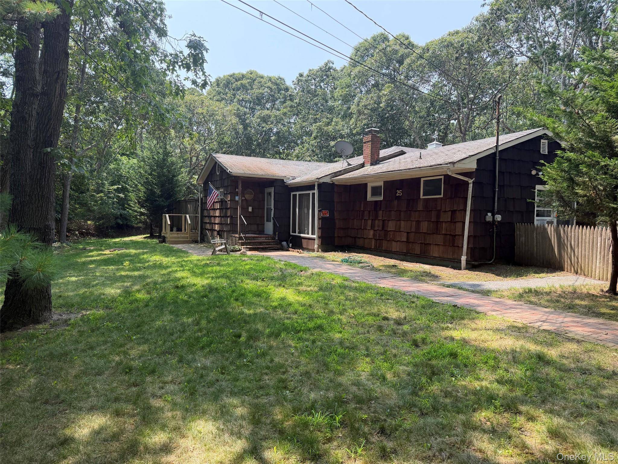 25 Columbia AVE, Westhampton, NY 11977