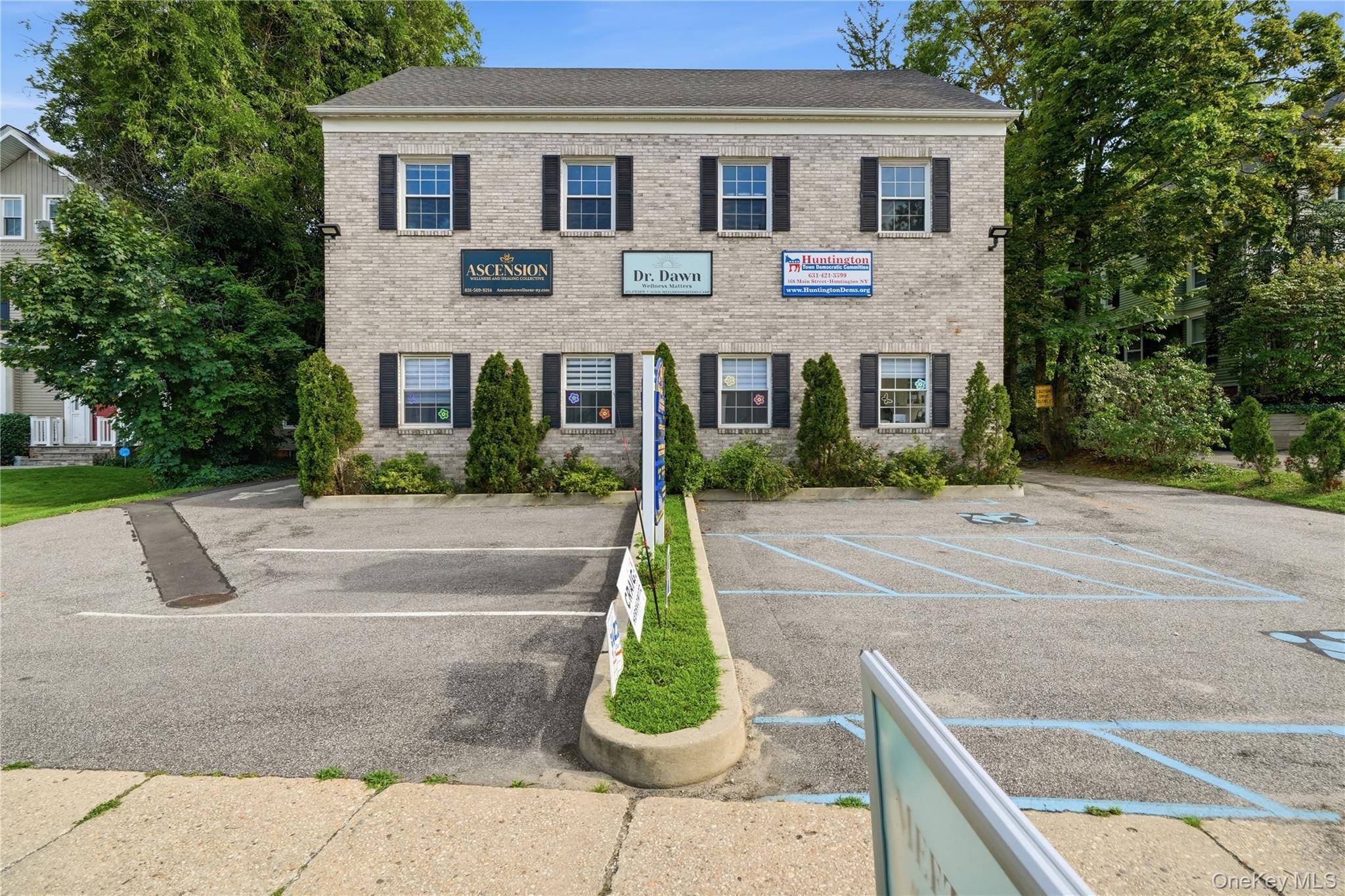 168 Main ST, Huntington, NY 11743
