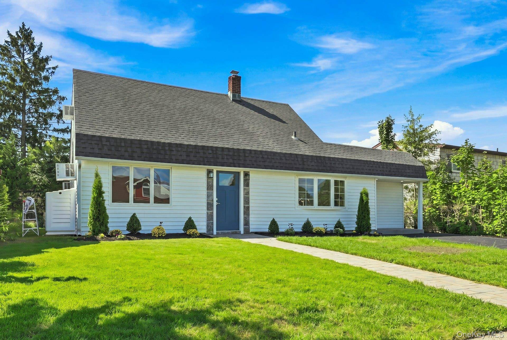 26 Birch LN, Levittown, NY 11756