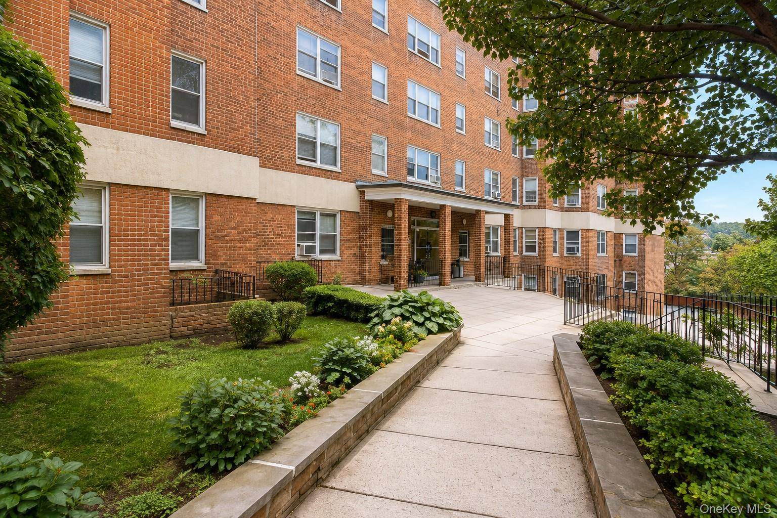 280 Collins AVE #3i, Fleetwood, NY 10552