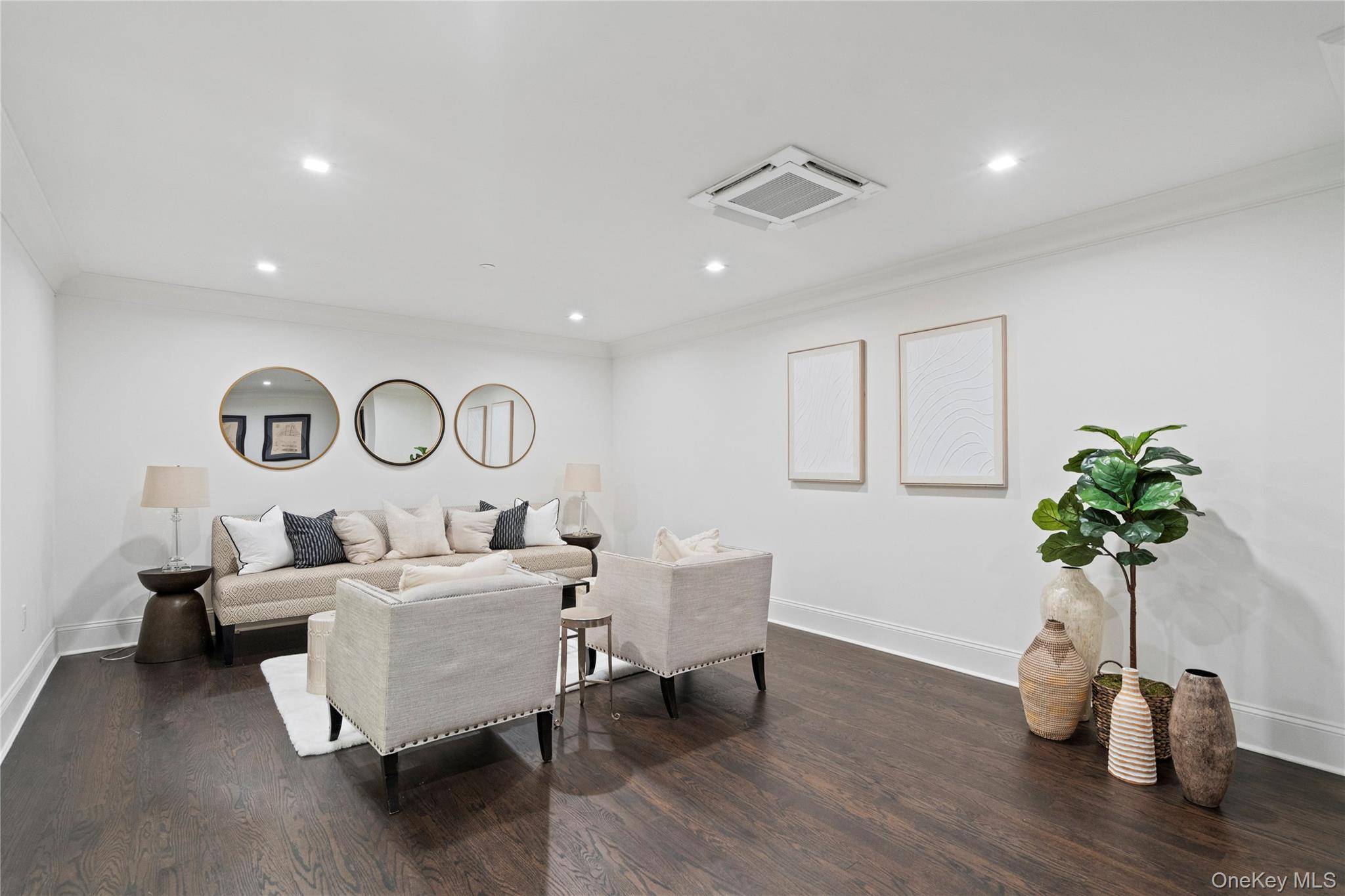 133 Spring RD #1, Huntington, NY 11743