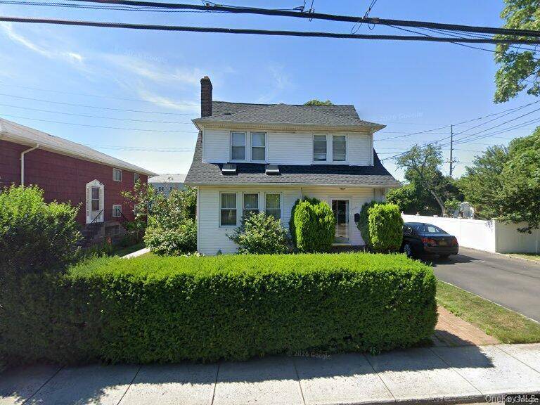 356 Mulry LN #2nd Fl, Lawrence, NY 11559