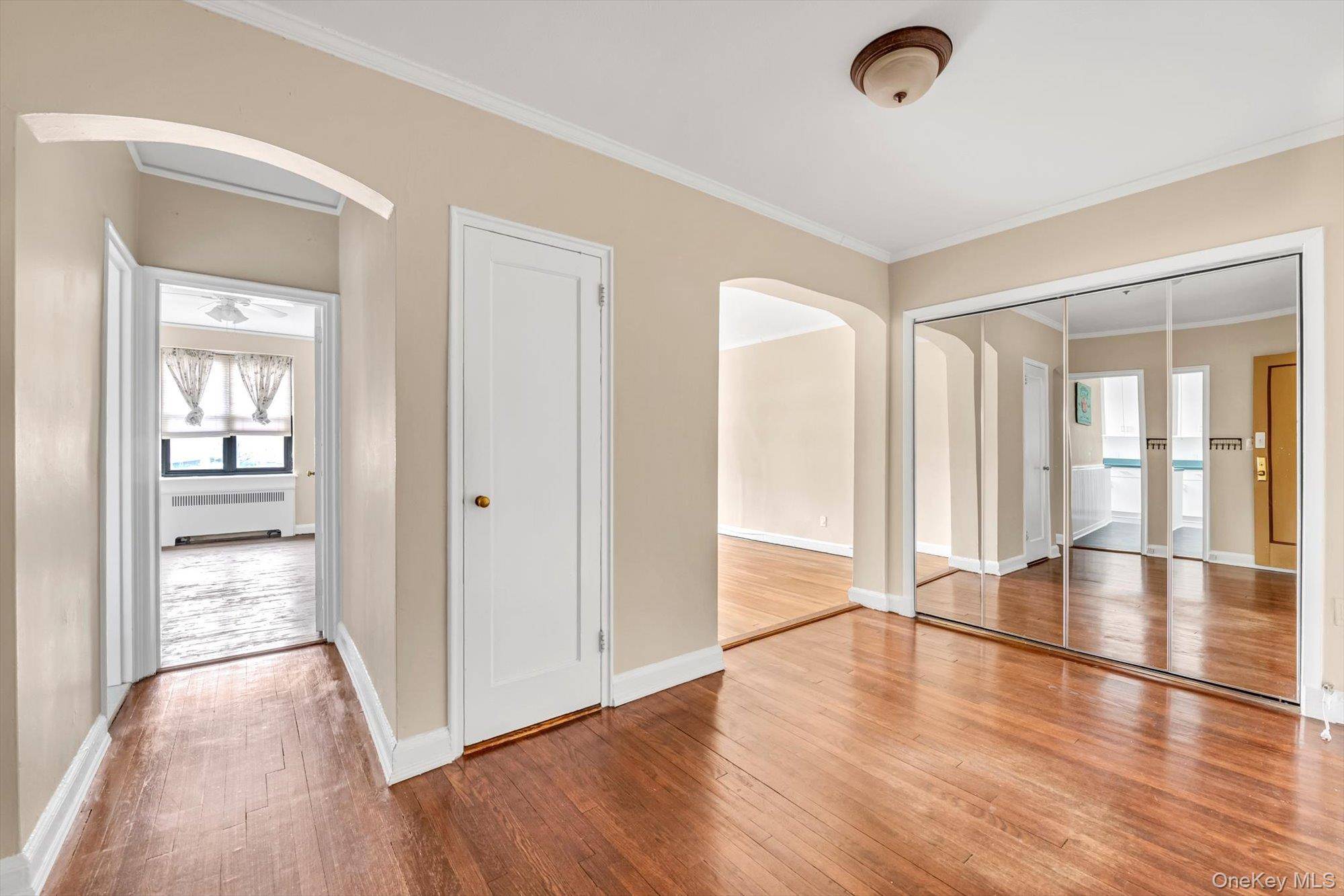 2 Townhouse PL #3N, Great Neck, NY 11021