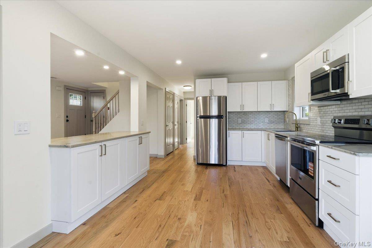 336 2ND ST, Greenport, NY 11944
