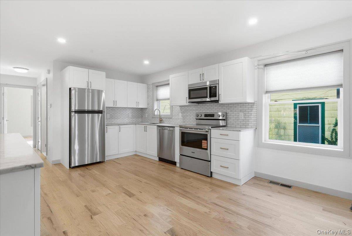 336 2ND ST, Greenport, NY 11944