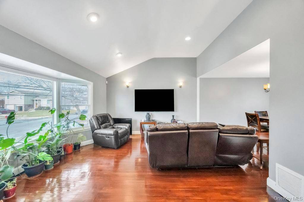 3263 Milburn AVE, Baldwin, NY 11510