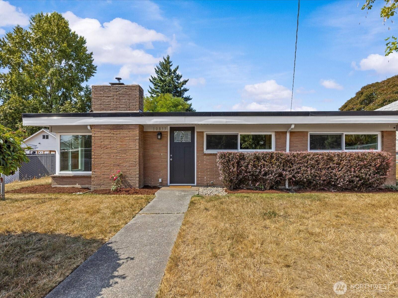 10833 11th AVE SW, Seattle, WA 98146