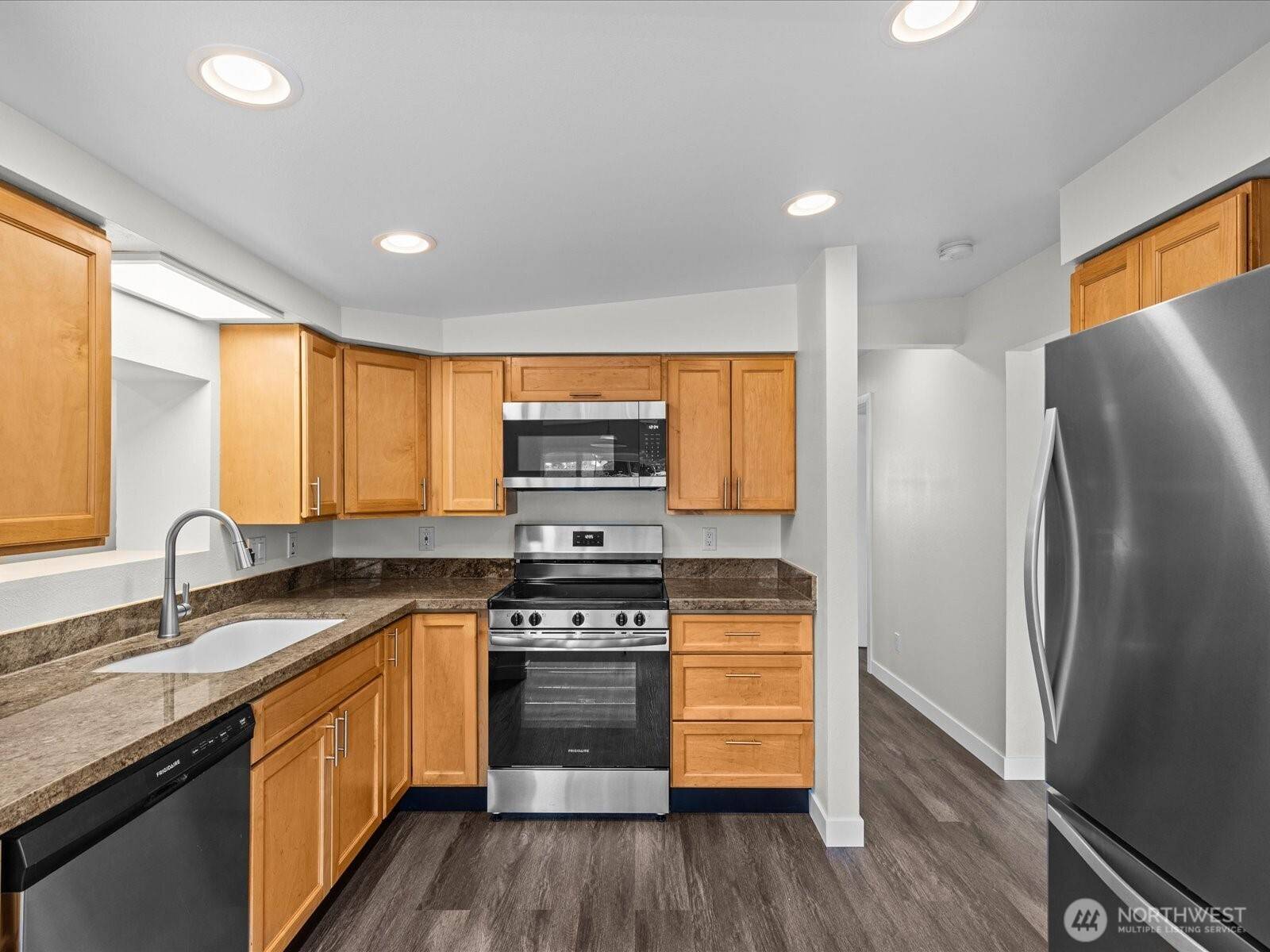 10833 11th AVE SW, Seattle, WA 98146