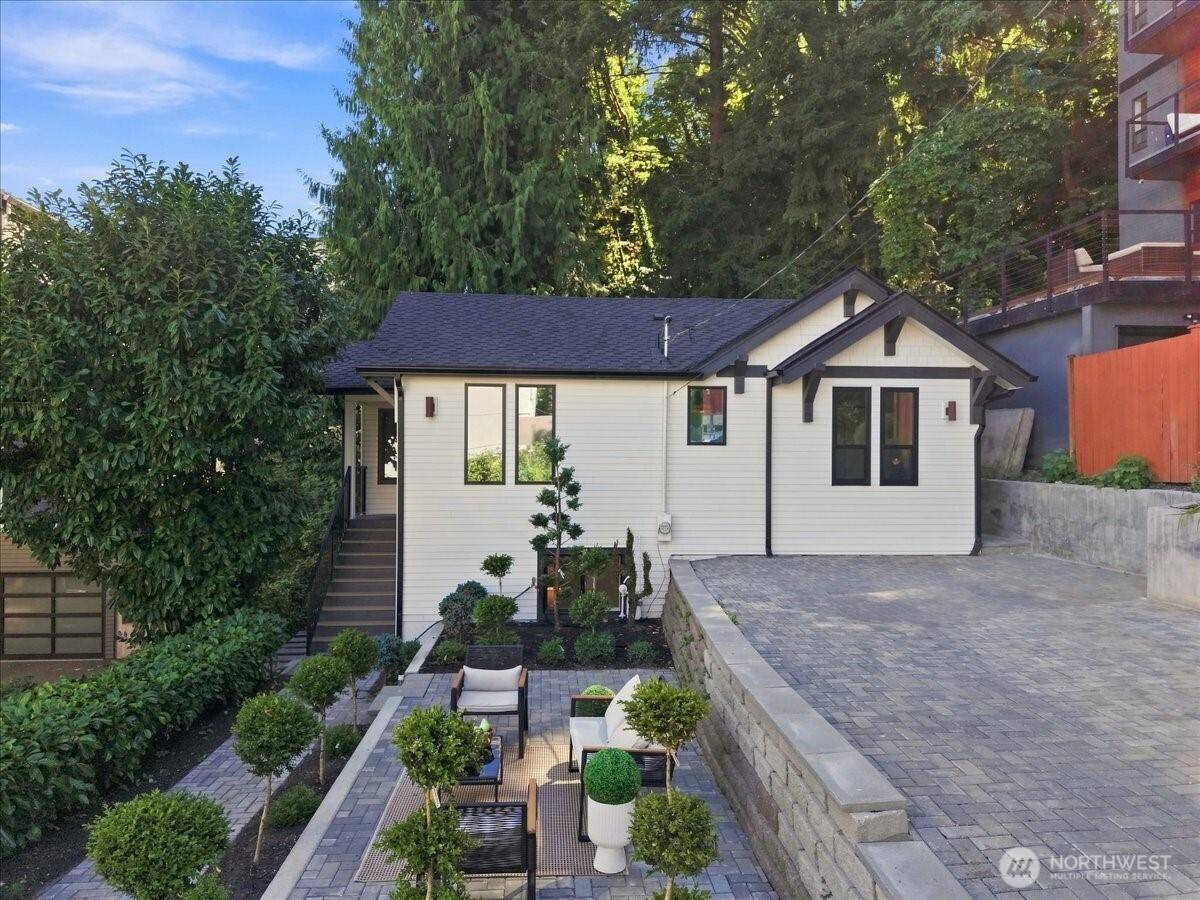 4011 SW Maryland PL, Seattle, WA 98116