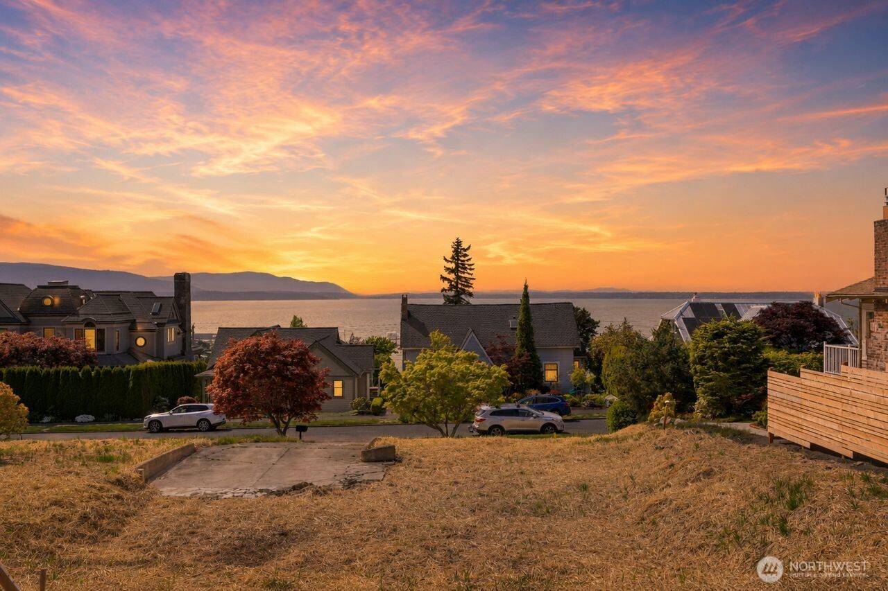 1027 15th ST, Bellingham, WA 98225