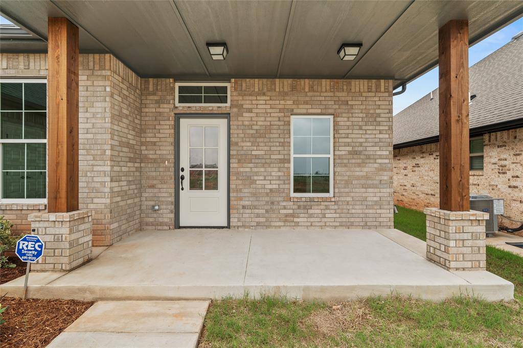 10500 SW 50th ST, Mustang, OK 73064