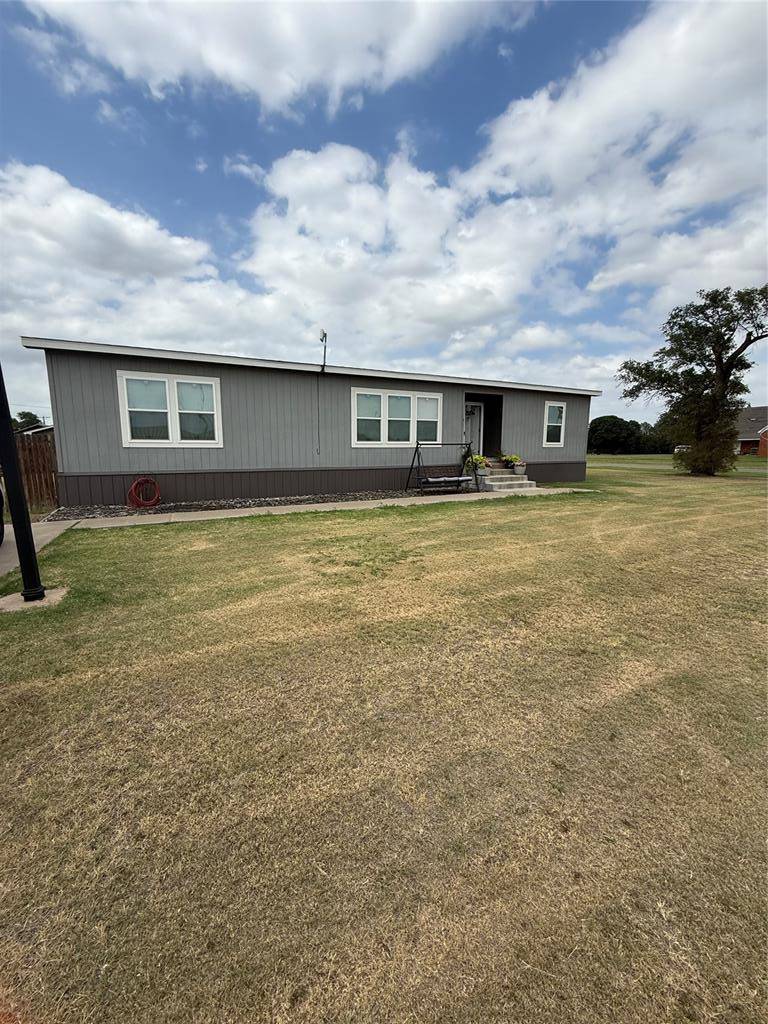 313 N BROADWAY ST, Duke, OK 73532