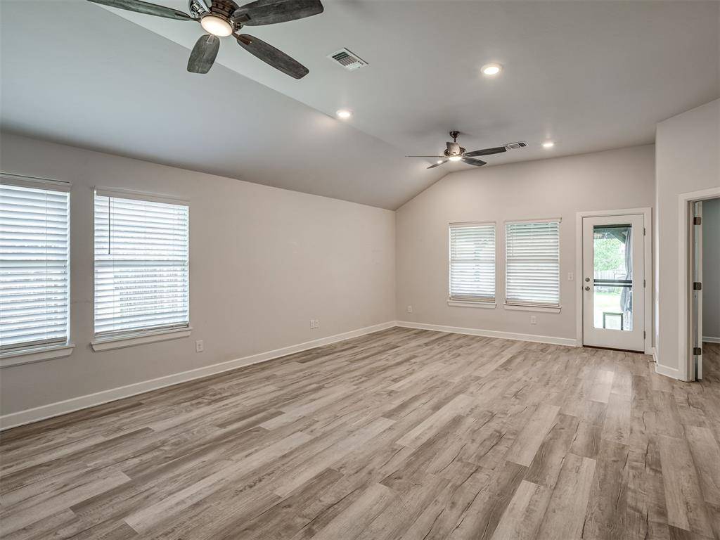 421 Kearny LN, Yukon, OK 73099