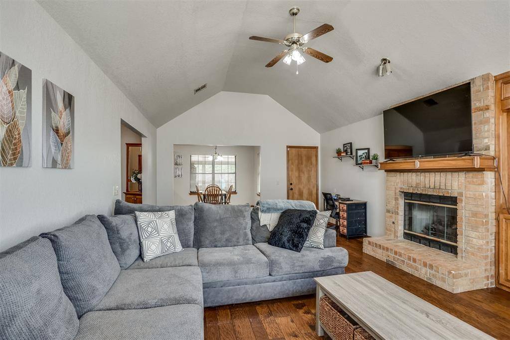9925 Fox Fair HOLW, Midwest City, OK 73130