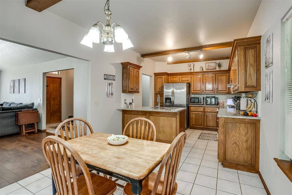 9925 Fox Fair HOLW, Midwest City, OK 73130
