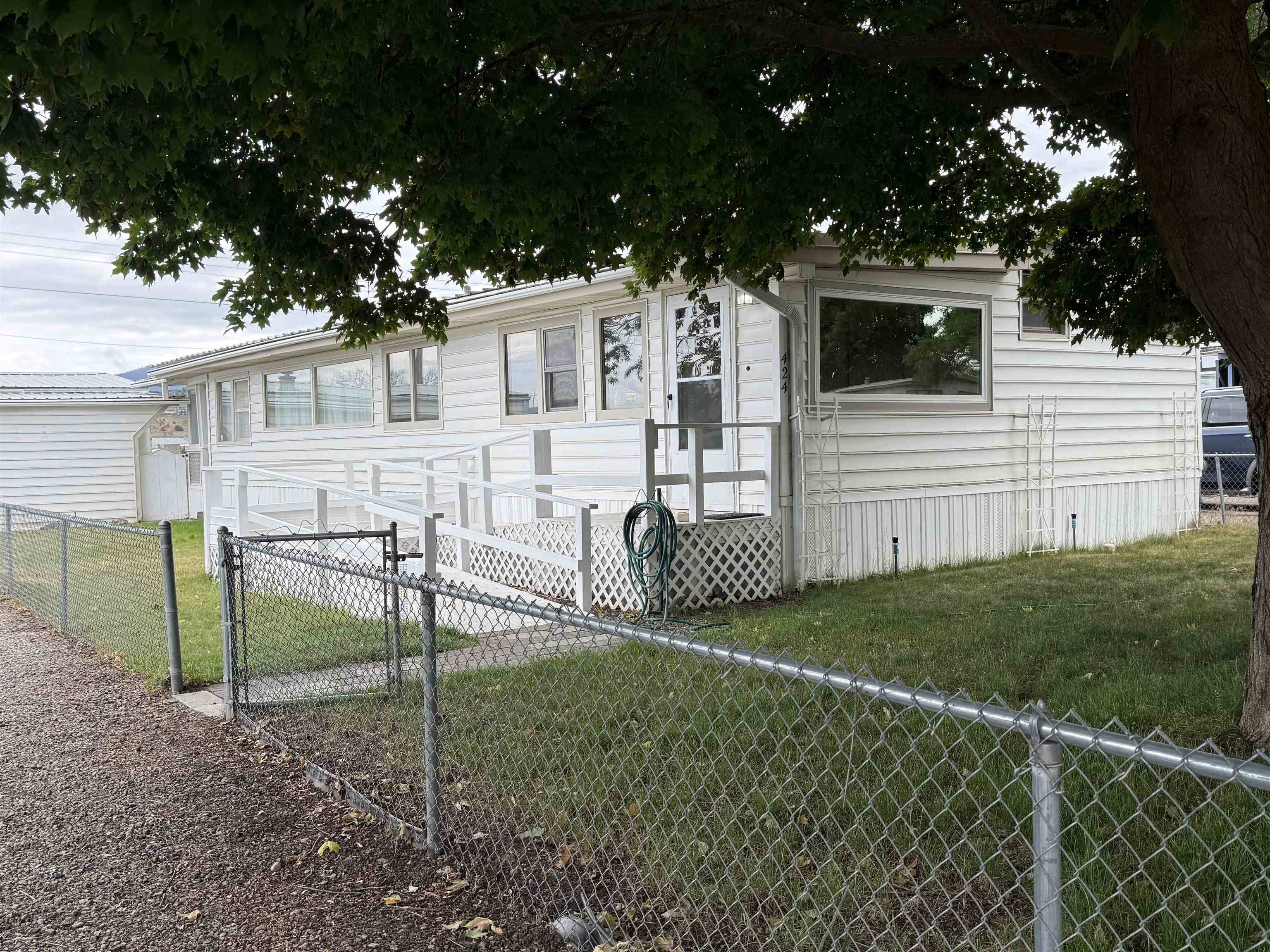 424 N Hodges Rd, Greenacres, WA 99016