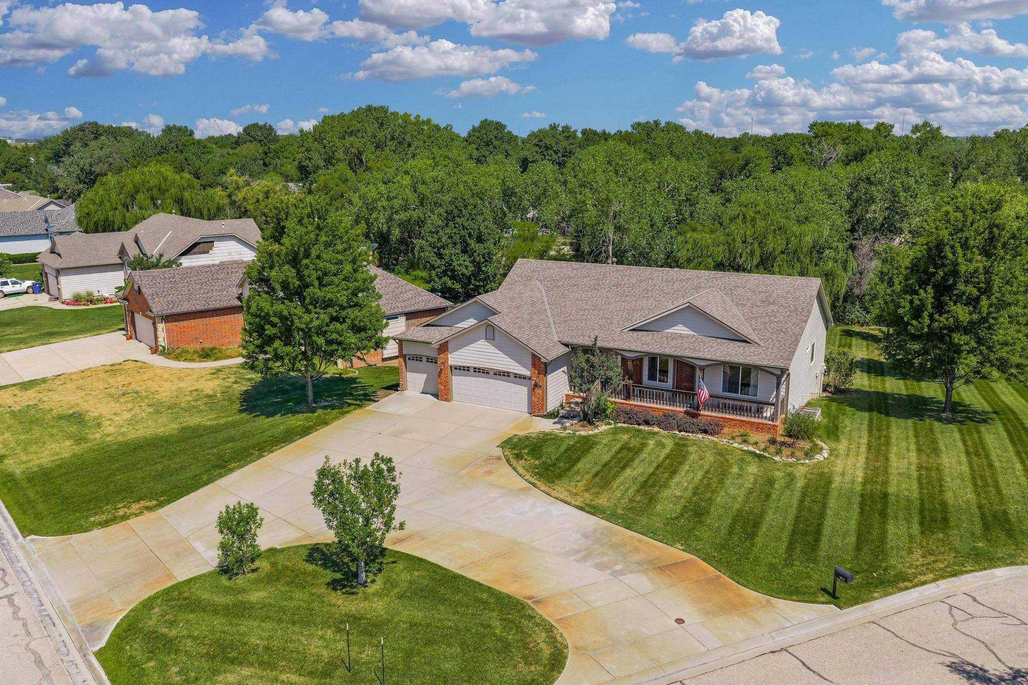 14302 E Twinlake Dr, Wichita, KS 67230