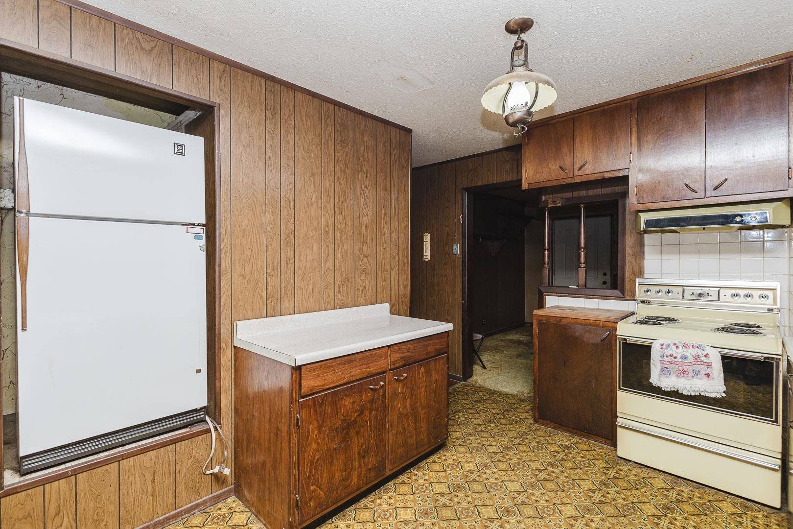 2721 S Washington, Wichita, KS 67216