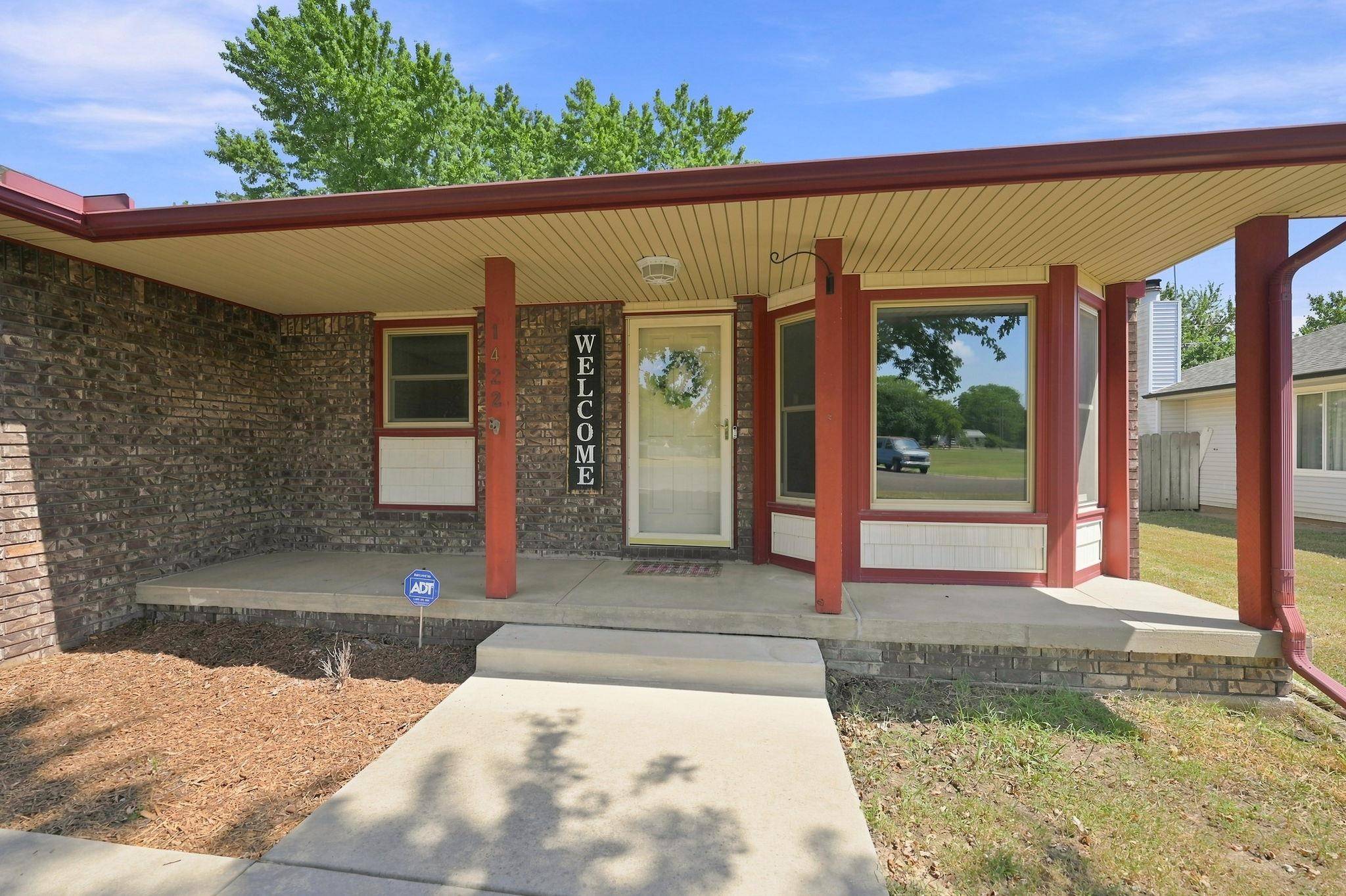 1422 N Tanglewood Ct., Rose Hill, KS 67133