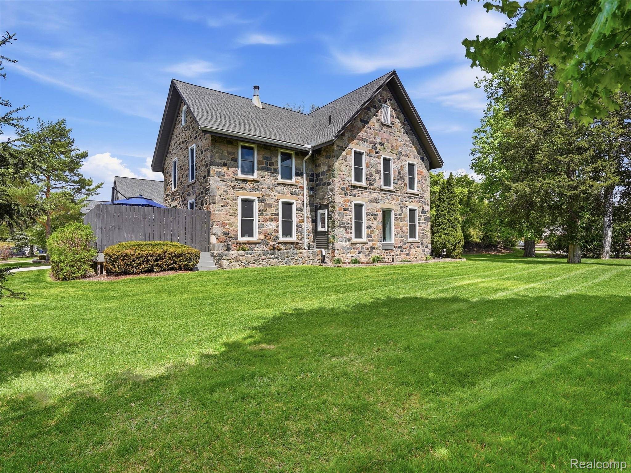 7475 Pinehurst CIR, Bloomfield Hills, MI 48301