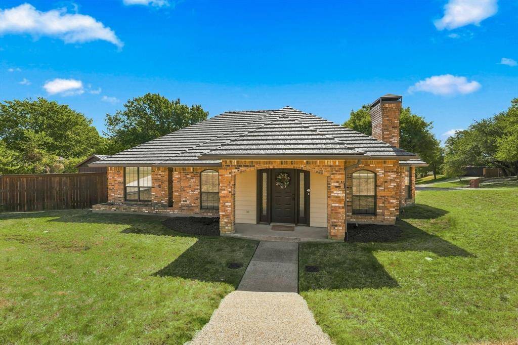 8712 Lake Country Drive, Fort Worth, TX 76179